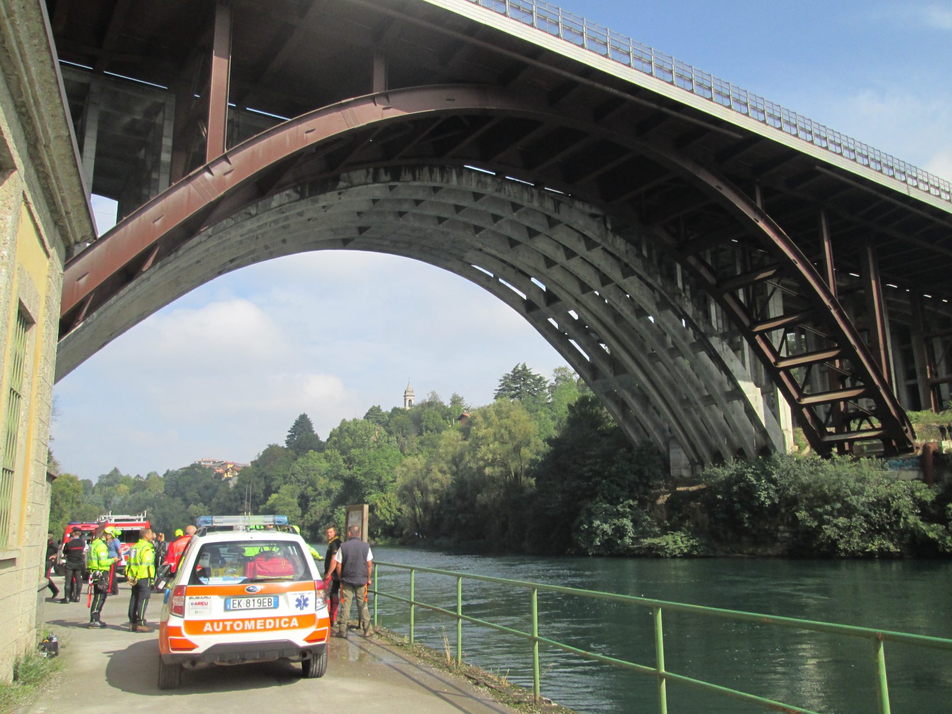 Trezzo Sull Adda Rischia Di Annegare Nell Adda Salvato Dagli Amici