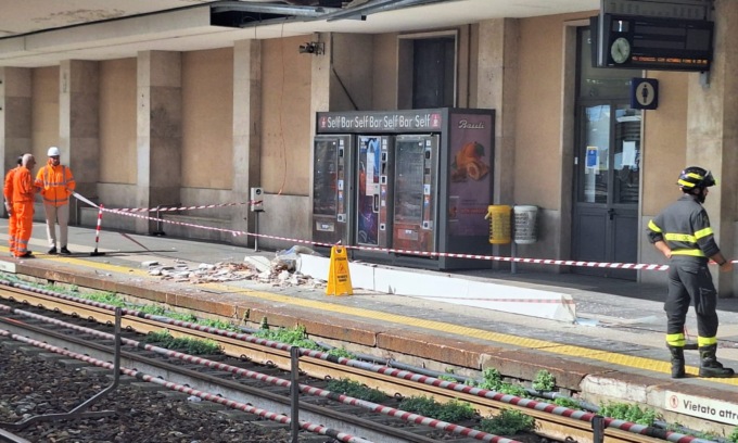 Crolla Una Pensilina In Stazione A Monza Circolazione Interrotta Verso