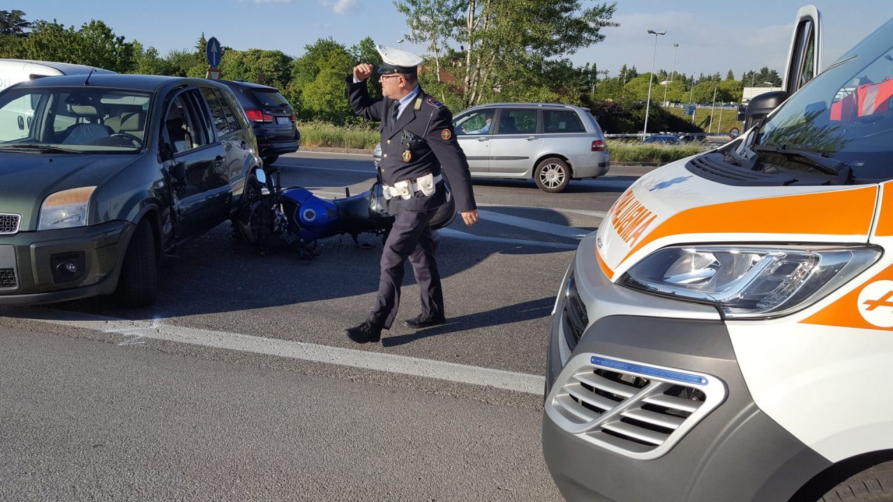 Vimercate, auto contro moto sulla  SP2