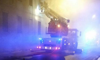 A fuoco edificio abbandonato in centro a Monza: colpa dei senza fissa dimora?