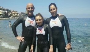 Agrate: aiutò l'amica disabile ad attraversare a nuoto lo Stretto di Messina, il sindaco la premia