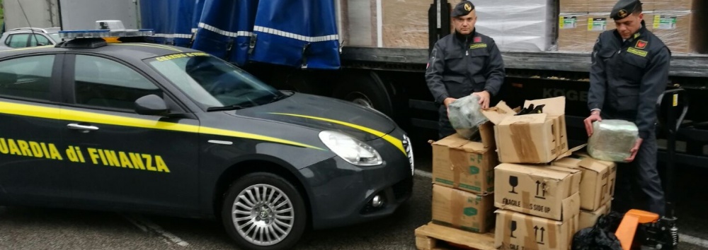 Albanese di Monza beccato dalle Fiamme gialle con hashish sul camion