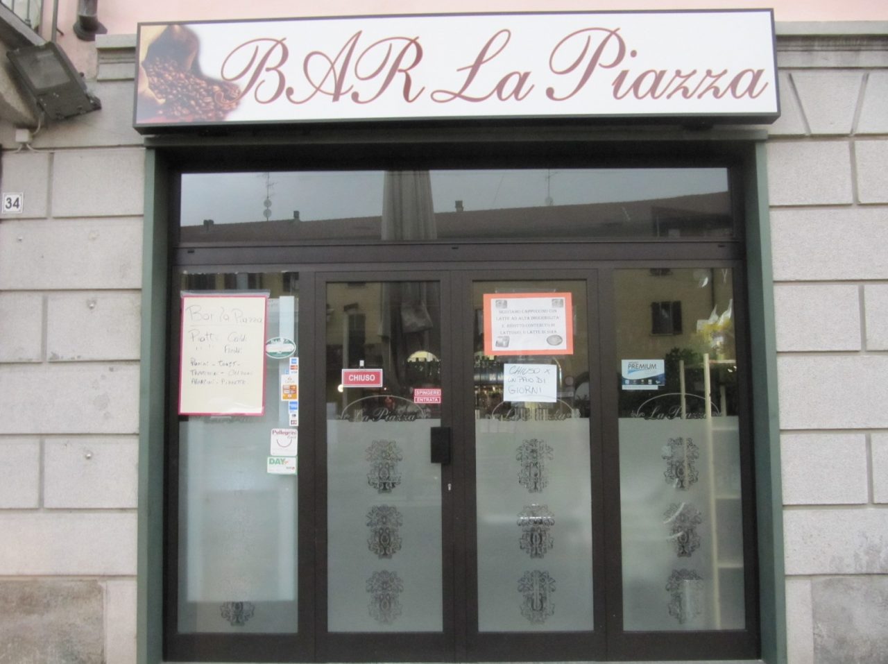 Barista di Muggiò reagisce contro due ubriachi e viene picchiato, ma rimedia pure lui una denuncia per rissa