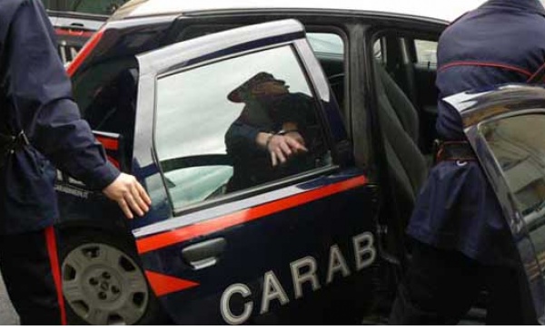 Biassono, culturista tenta di strangolare l’ex moglie: botte fino all’arrivo dei carabinieri, arrestato