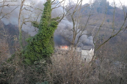 Carate Brianza, a fuoco l’ex Bernini