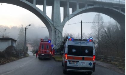 Carate, giovane tenta di buttarsi dal ponte di via Trento - Trieste