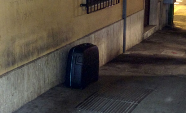 Carnate, allarme valigia abbandonata