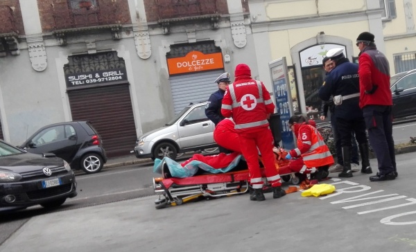 Ciclista 17enne investita da un’auto