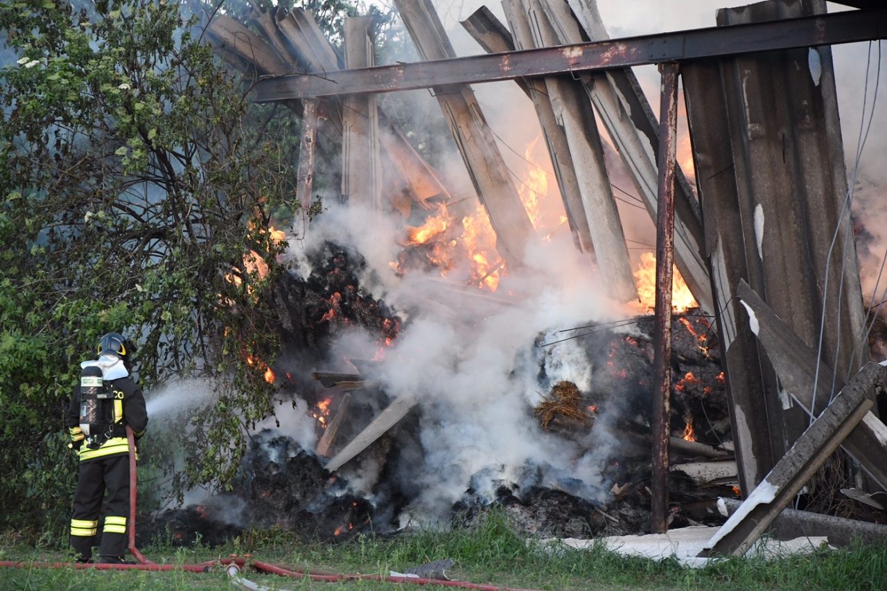 Incendio rogo a Nova Milanese
