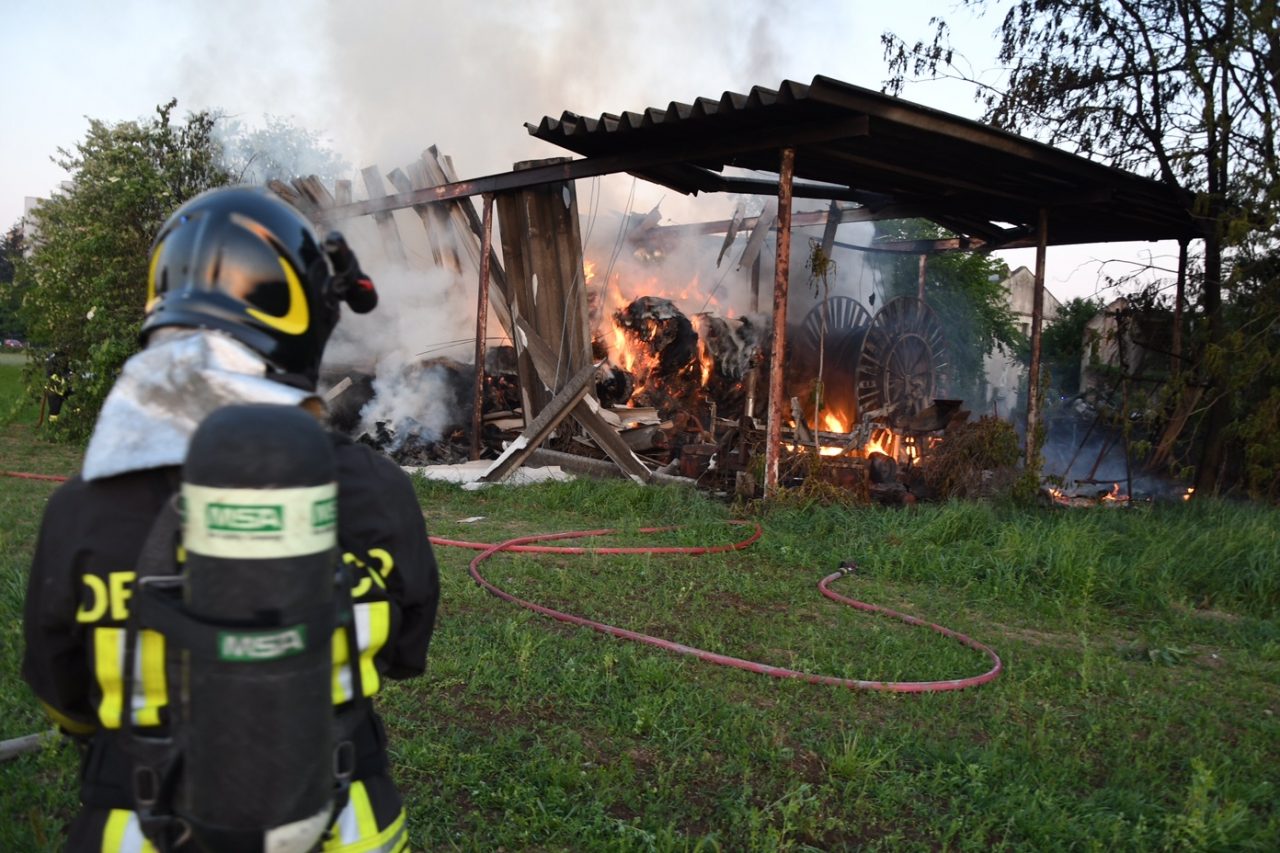 Incendio rogo a Nova Milanese