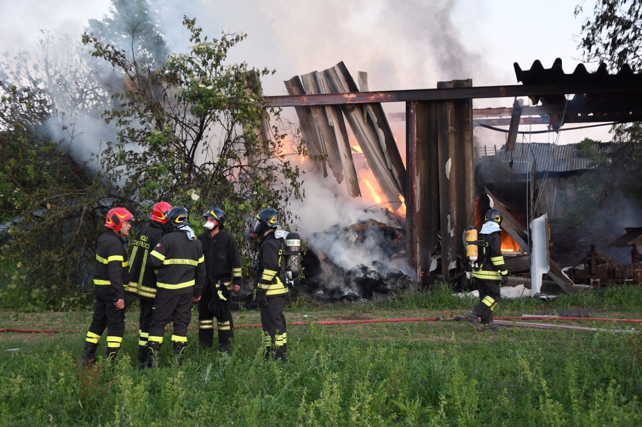 Incendio rogo a Nova Milanese