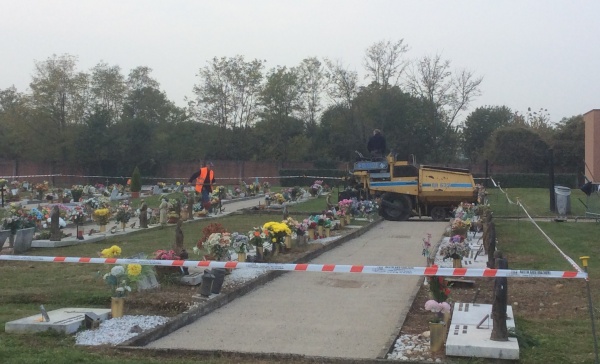 Desio, al cimitero nuovo 360 tombe off limits