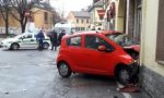 Desio, entra in agenzia con l'auto