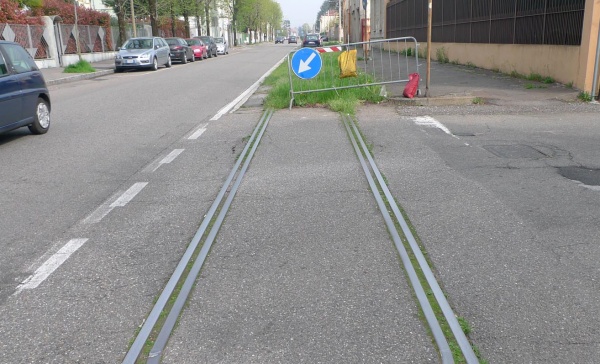 Desio, “mettiamo una tassa sui binari del tram”