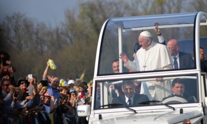 Francesco cè: Papa al Parco, bagno di folla