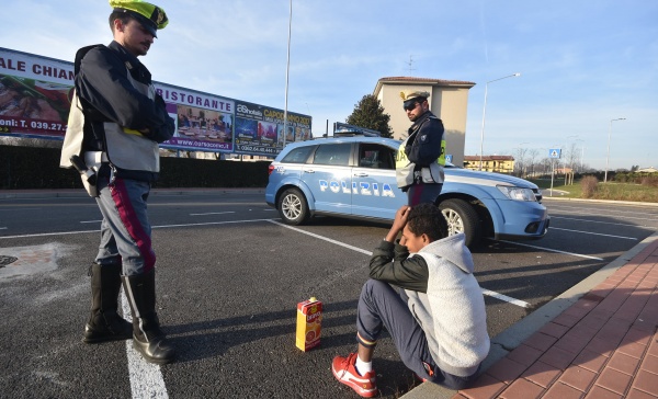 Fugge dalla struttura d’accoglienza a Monza, bimbo percorre una superstrada a piedi