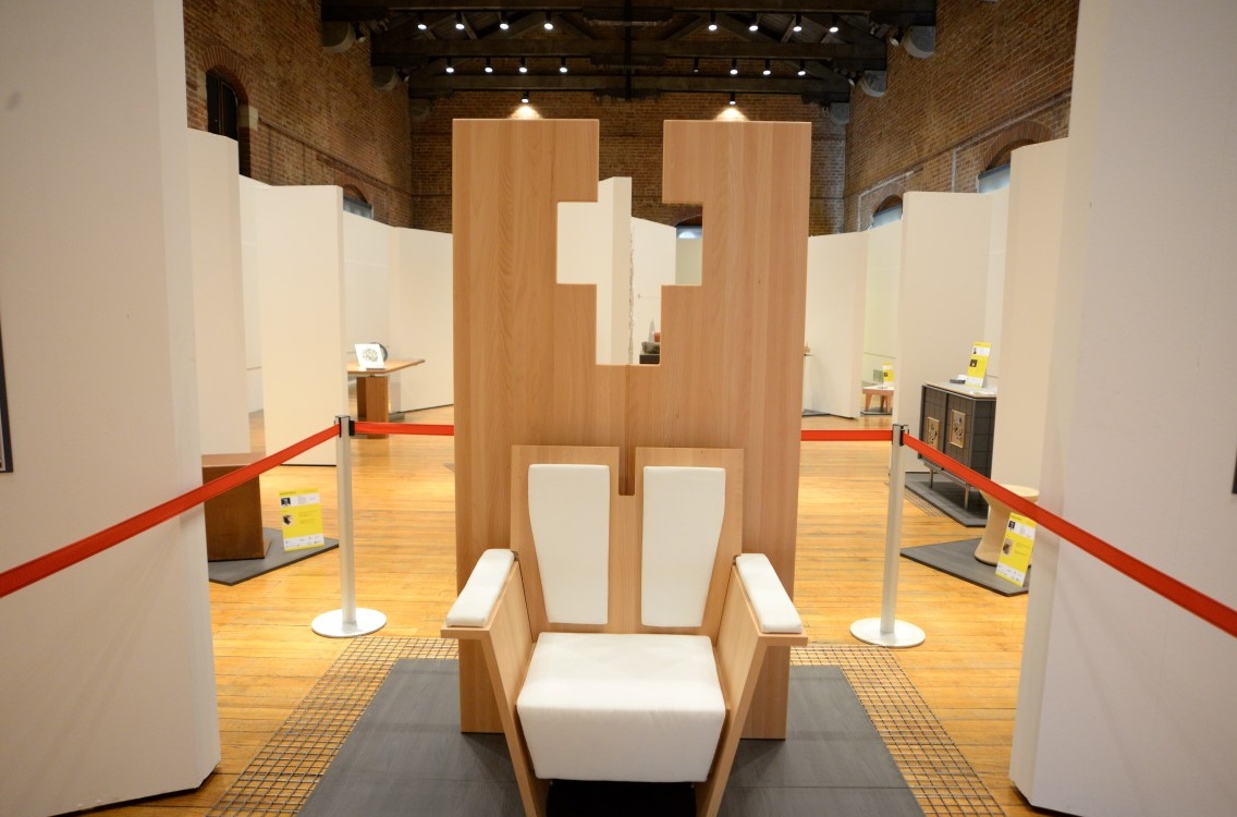 Fuorisalone Monza inaugurata la mostra. Il video della sedia del Papa