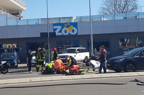 Giussano, incidente in via Prealpi: scontro tra moto e auto