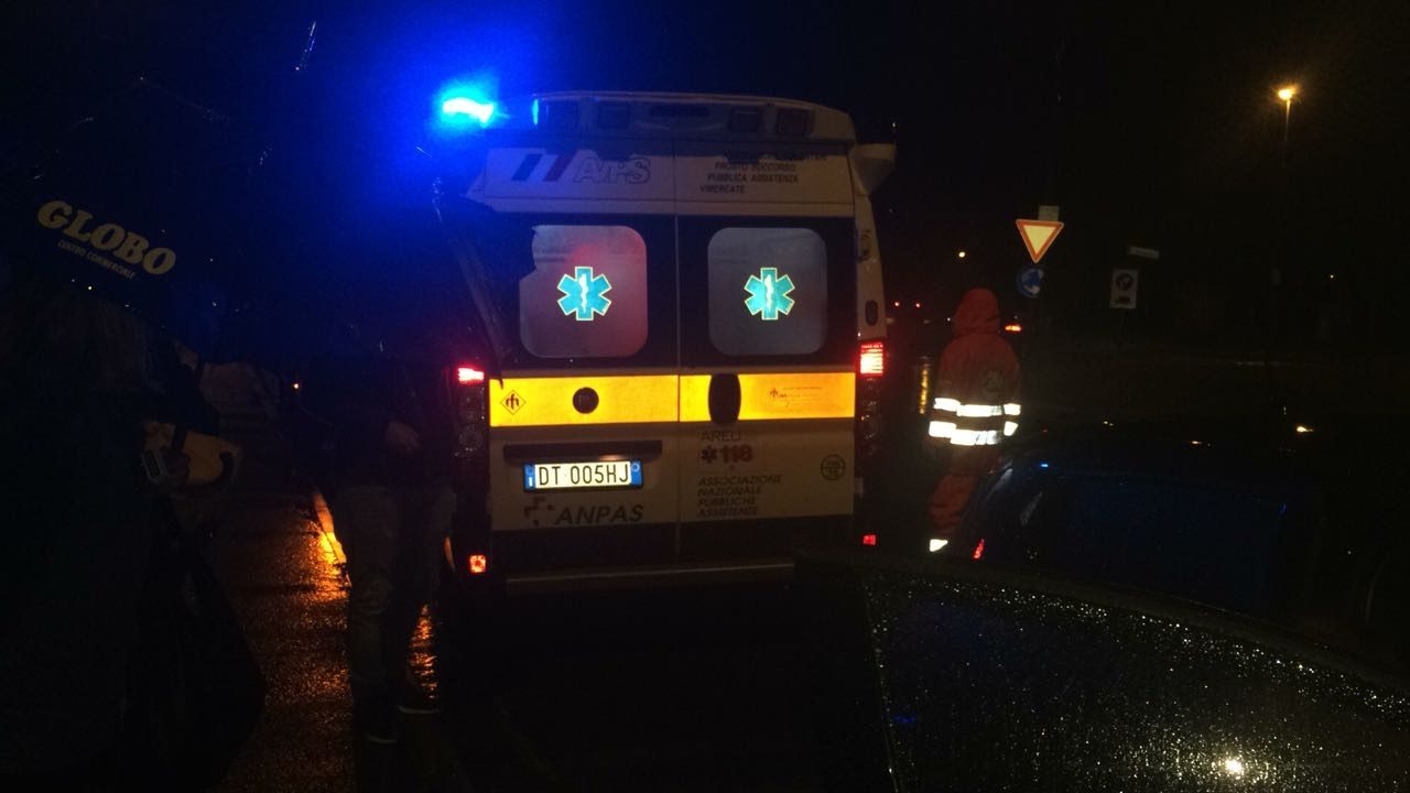 Tamponamento in via Roma a Usmate, sul posto anche i Carabinieri VIDEO
