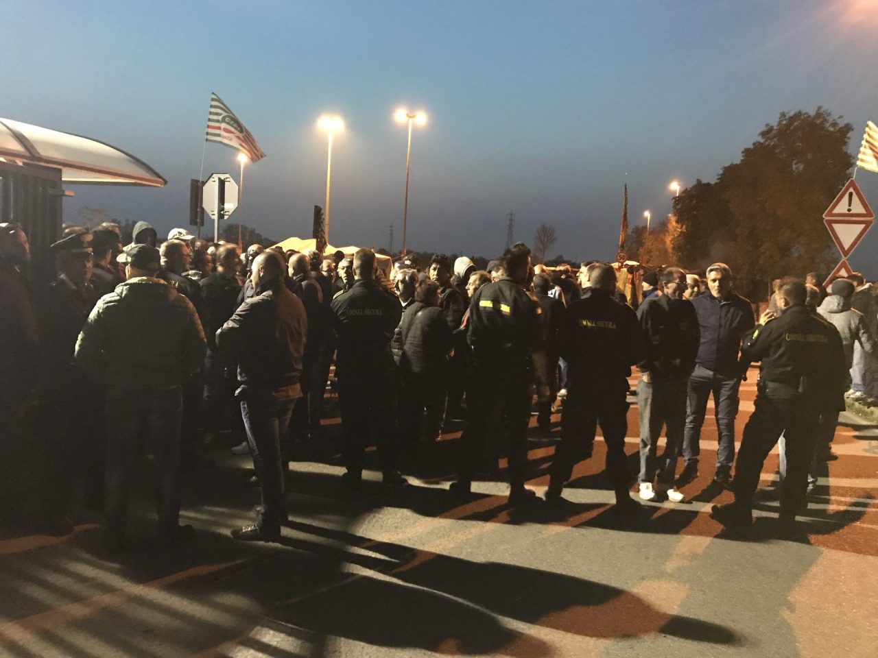 Alla K-Flex di Roncello si tenta di rientrare al lavoro