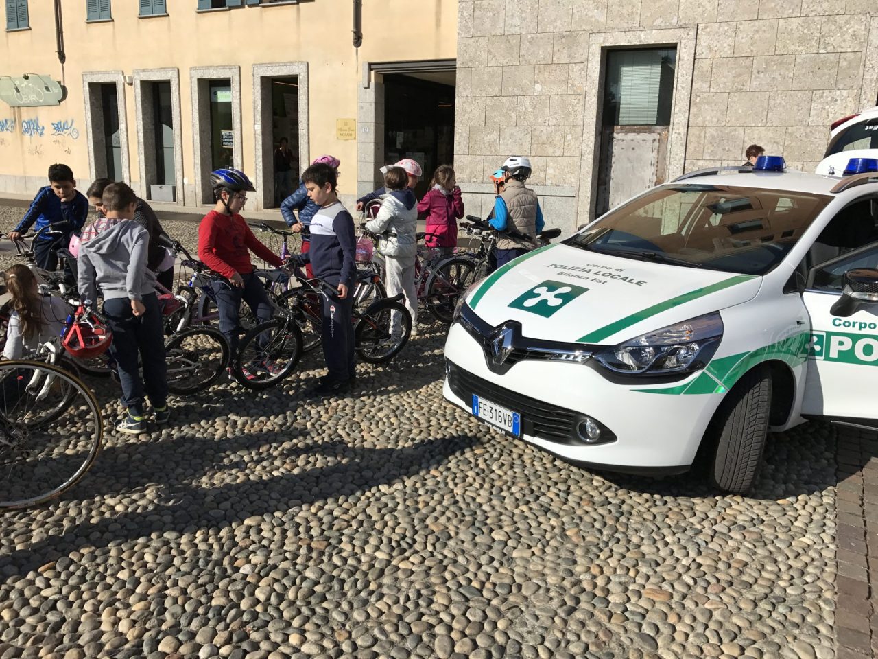 A scuola di sicurezza in piazza a Cavenago