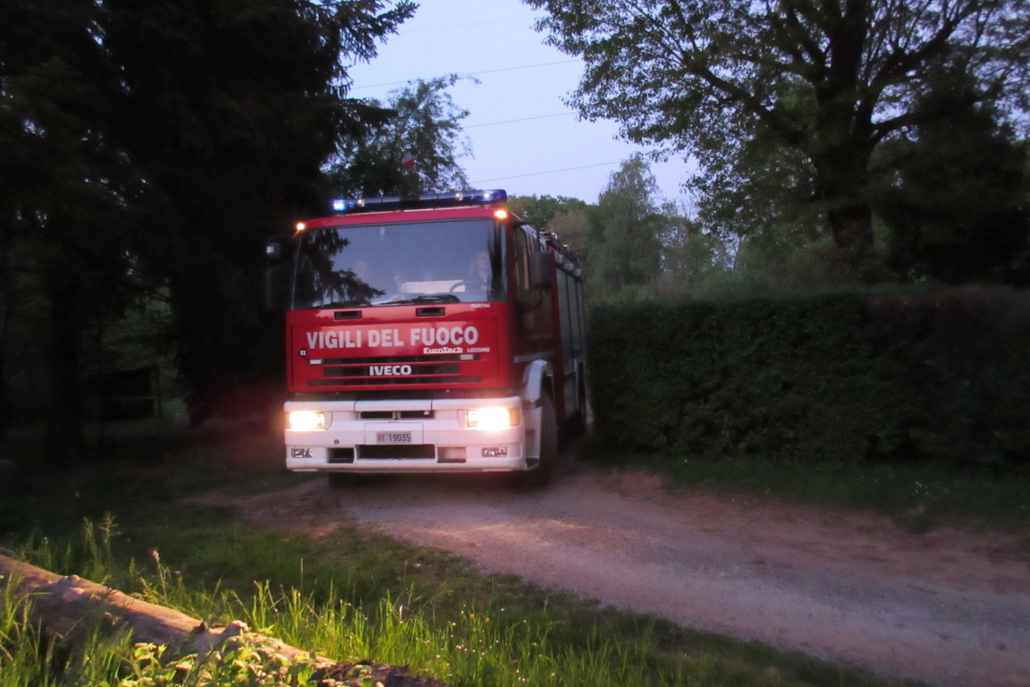 Triuggio, incendio nel bosco del Chignolo