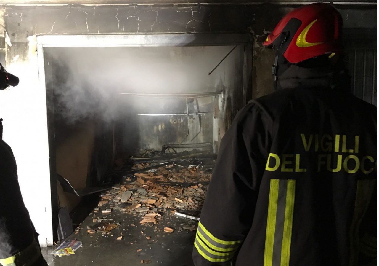Incendio questa sera a San Rocco, garage ridotto in cenere
