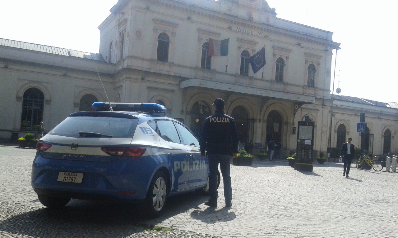 Monza, aggredito e rapinato da due conoscenti in zona stazione