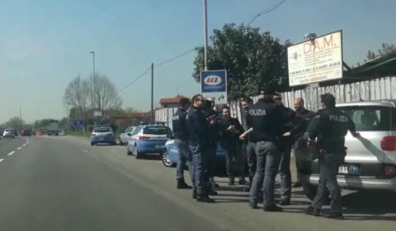 Ladro d’auto inseguito da sei volanti alla fine si ferma a Monza