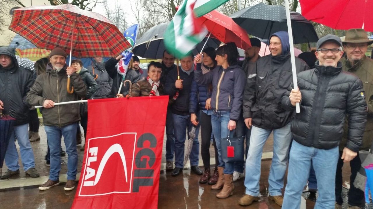 Lavoratori della Rovagnati in sciopero (VIDEO)