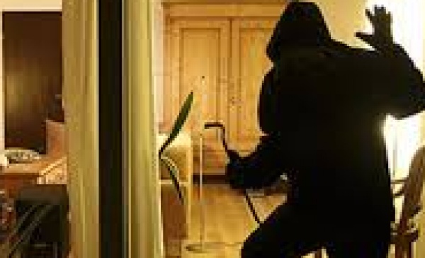 A tu per tu con i ladri sul balcone, nonno coraggioso li mette in fuga