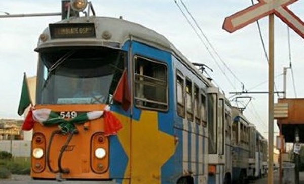 Limbiate, a San Valentino un messaggio d’amore per il tram