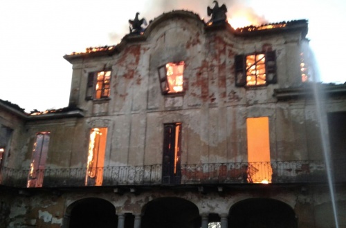 Limbiate, brucia villa Medolago