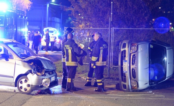 Lissone Scontro Tra Due Auto Una Si Ribalta Prima Monza