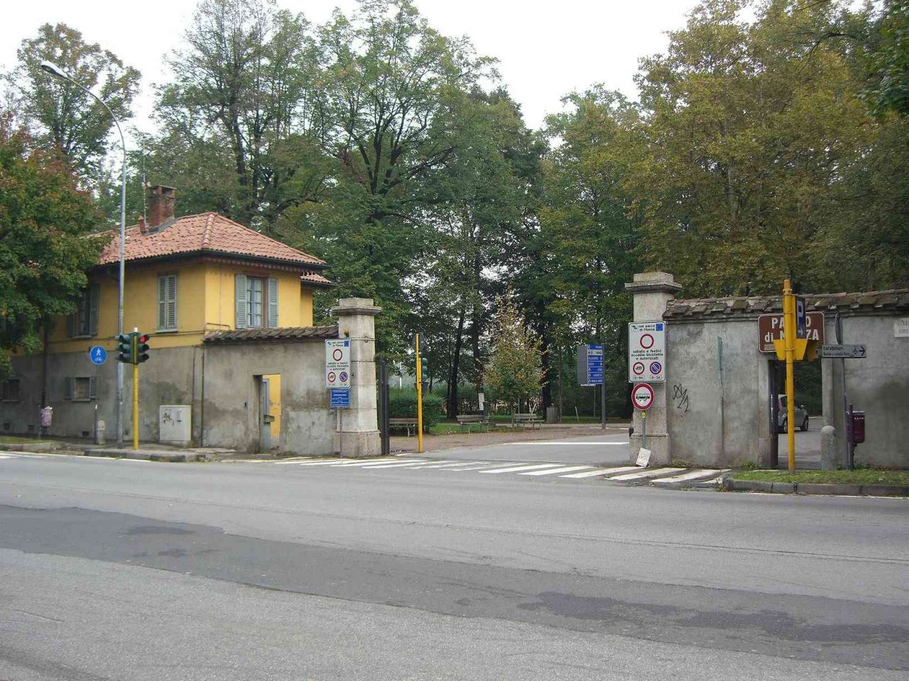 Vento forte: a Monza chiuso il Parco e i cimiteri