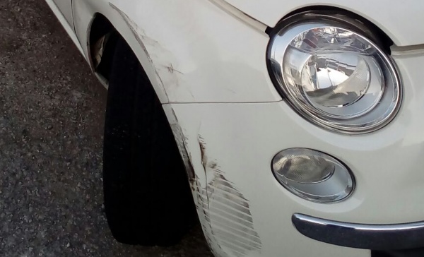 Monza, auto ribaltata in via Luigi Villa