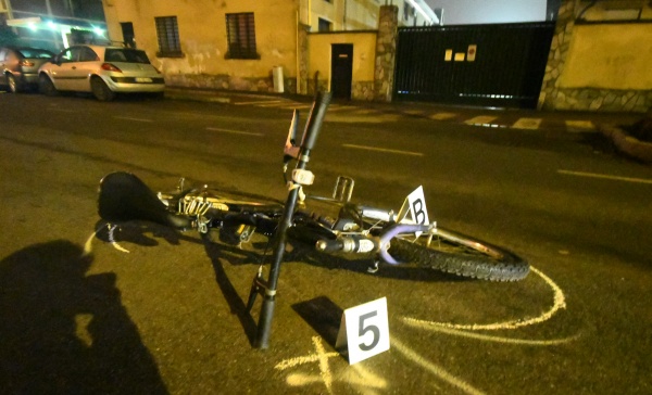 Monza, ciclista 74enne investito: è grave