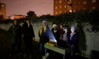 Monza, luci accese per la solidarietà in via Silva