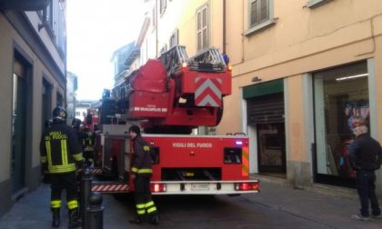 Monza, principio d'incendio in centro