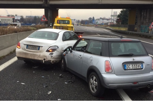 Monza, scontro tra due auto in Valassina