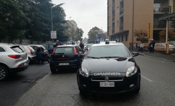 Monza, via Amati: arresto dei Carabinieri sotto gli occhi dei passanti