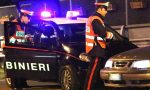 Rovescia tavoli e vassoi al McDonald's di Monza, poi aggredisce i Carabinieri