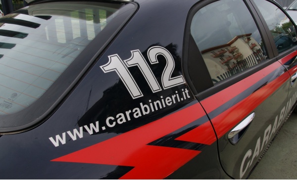 Sedicenne ferito alla schiena con un’arma da taglio