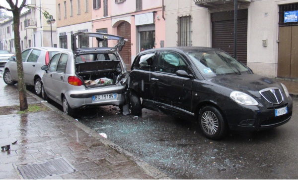 Seregno:  “Troppi pericoli in via Cairoli”