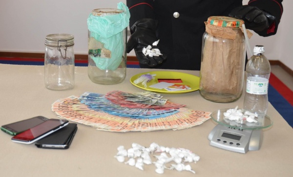 A Seregno scoperta droga nel pollaio