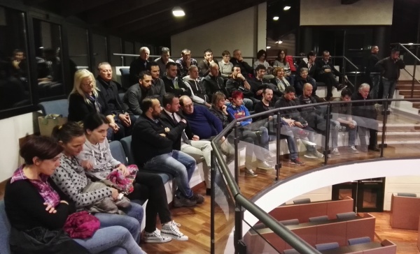 Tregasio si mobilita contro la chiusura della scuola