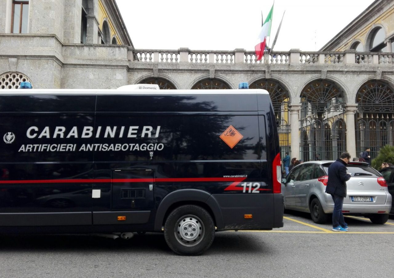 Tribunale evacuato: pacco bomba o falso allarme?