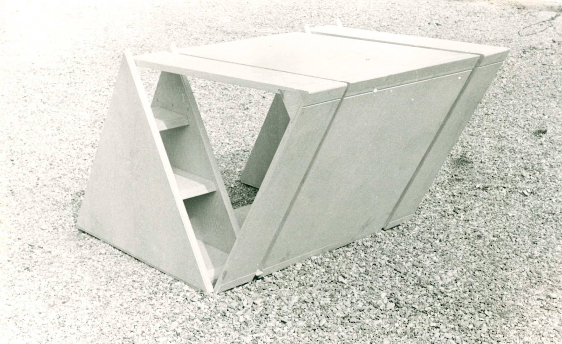 Ugo La Pietra, prototipo di un elemento del progetto Occultamento, 1972 - Foto 4