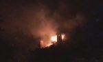 Vento e fiamme: dodici famiglie evacuate a Burago Molgora (VIDEO)