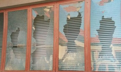 Vetri rotti e insulti all'istituto Einstein di Vimercate: scontro fra preside e un gruppo di studenti